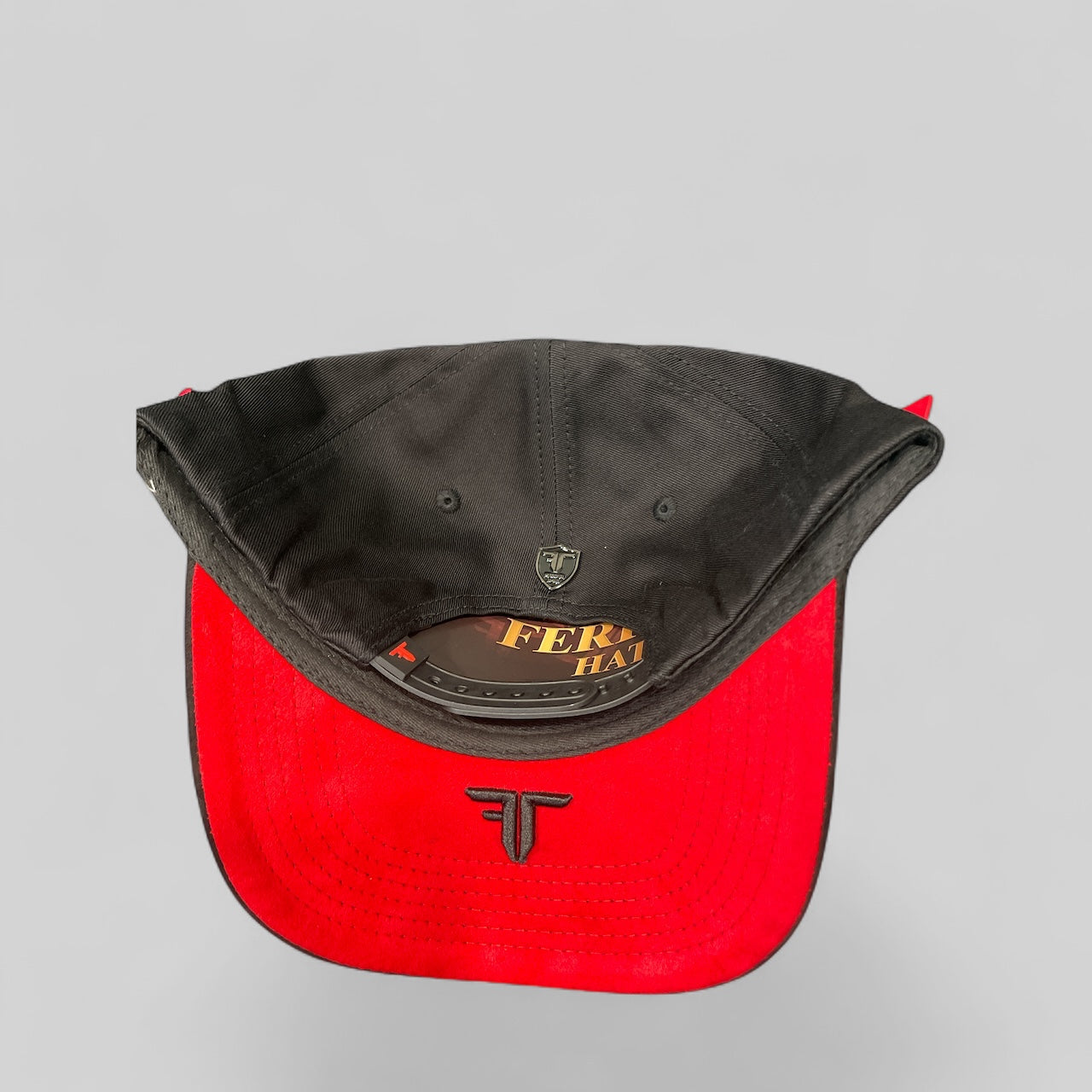 Cachucha trébol rojo