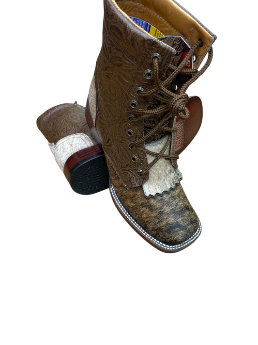 Bota Lace Up Cincelada con Pelo de Vaca