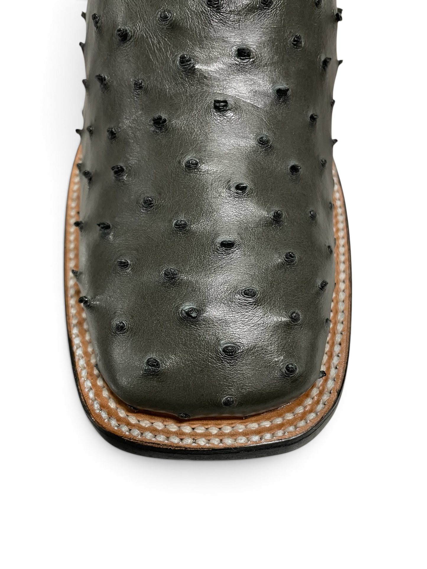 Botas El Pistolero PYP de avestruz gris con textura de pluma y punta cuadrada, detalle de costura artesanal en suela