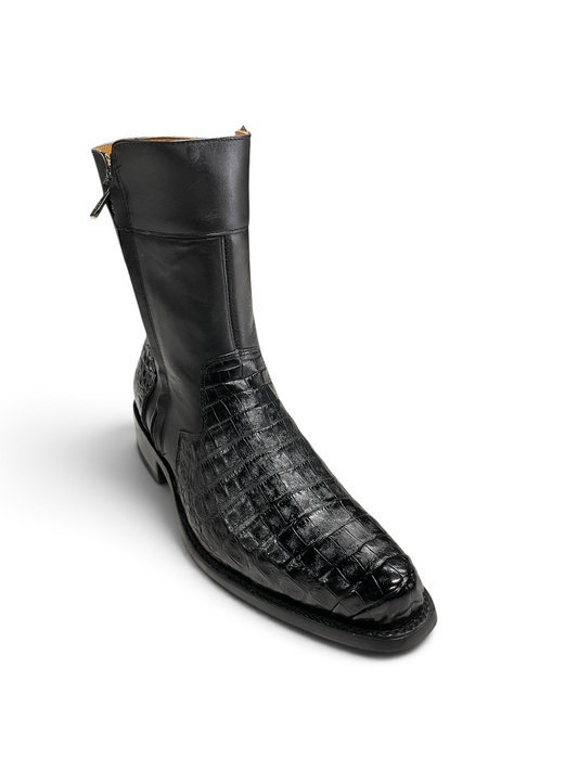 Botas El Pistolero PYP de piel negra con textura de cocodrilo en puntera y talón, estilo vaquero con cierre lateral.