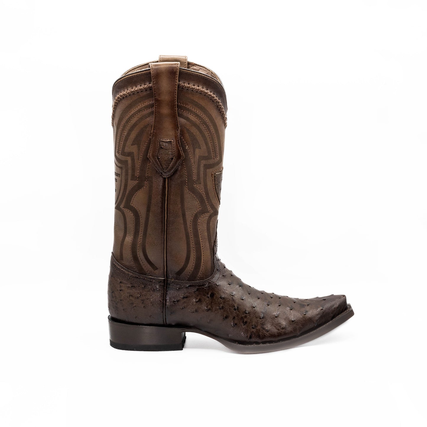 Botas vaqueras Botas El Pistolero PYP de piel de avestruz café con bordados artesanales en la caña y punta cuadrada.