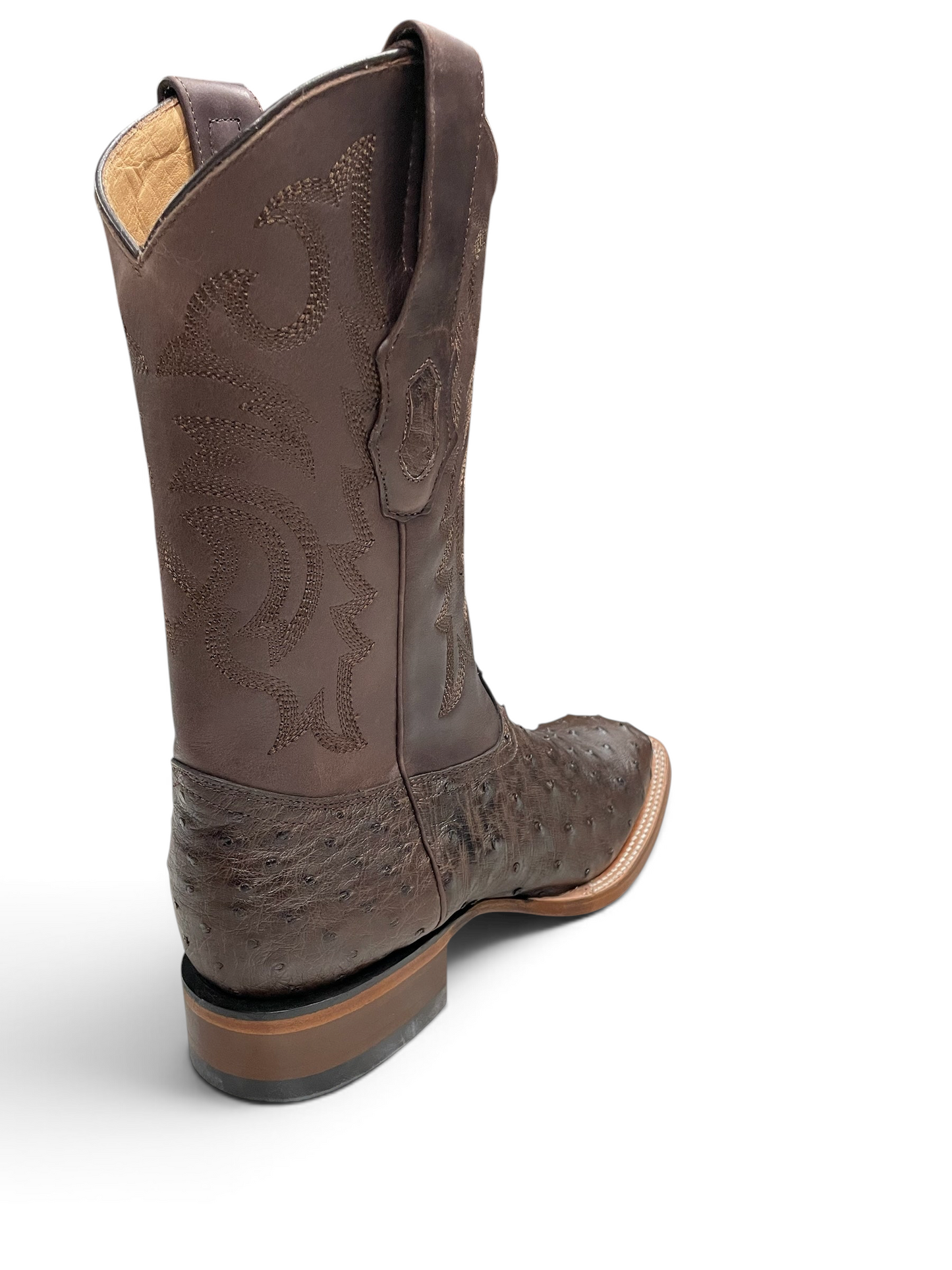 Botas vaqueras Botas El Pistolero PYP de piel de avestruz café con punta cuadrada y bordado detallado en la caña.