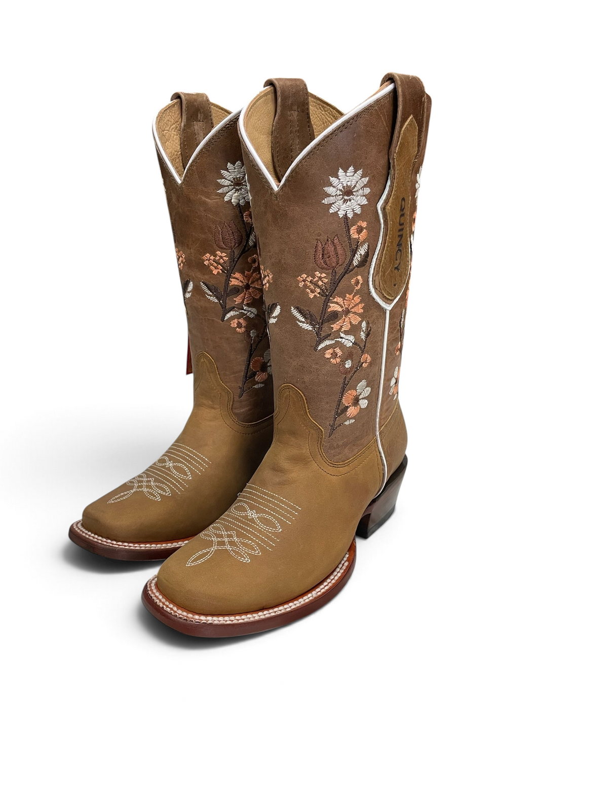 Botas vaqueras Botas El Pistolero PYP Quincy Boots de cuero café con bordados florales y punta cuadrada.