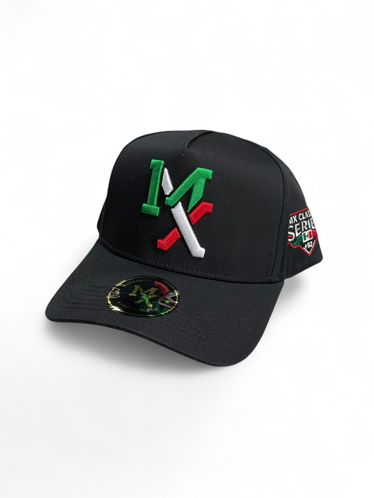 Gorra negra Botas El Pistolero PYP con bordado MX tricolor, parche lateral y visera roja en superficie de mármol.