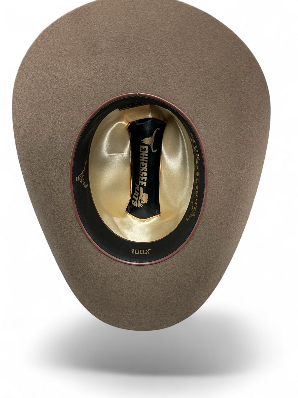 Interior del sombrero vaquero Botas El Pistolero PYP de fieltro color arena con forro de satén dorado y detalle 100X